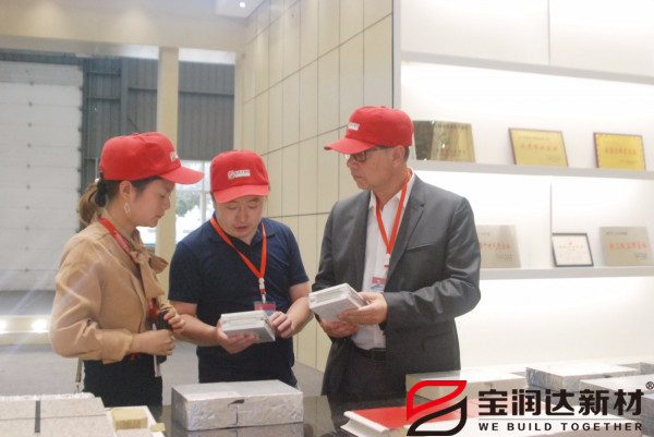 國(guó)貨當(dāng)自強(qiáng) | 法國(guó)客戶來訪寶潤(rùn)達(dá)洽談冷庫板項(xiàng)目